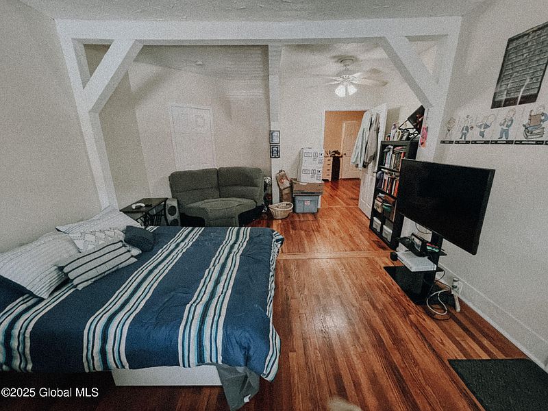 4th image of 144 Dove Street
