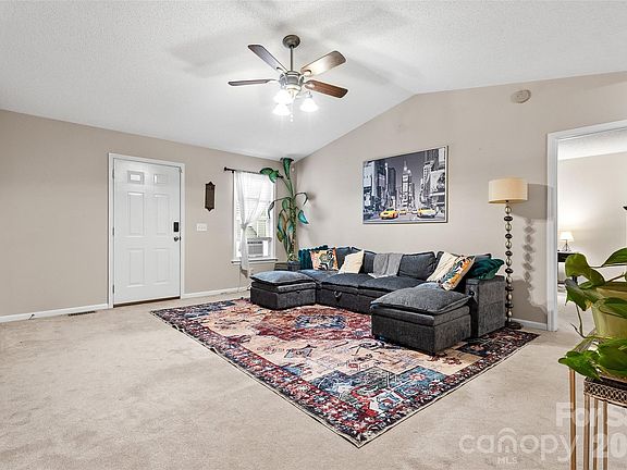 5th image of 407 Cook St