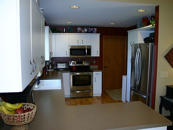 4th image of 9167 Bluff Lake St