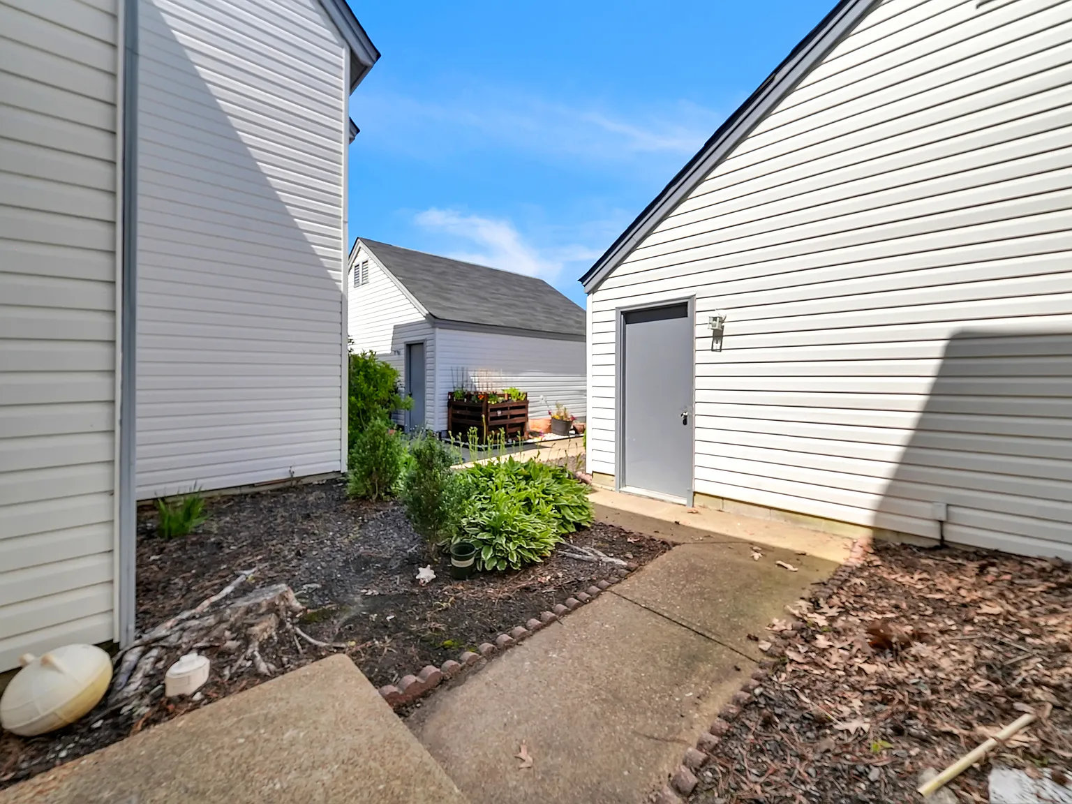 3 bed, 1696 sqft, $2,650 — Photo 3