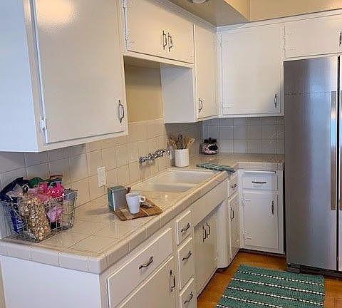 2nd image of 817 W Beacon St APT B