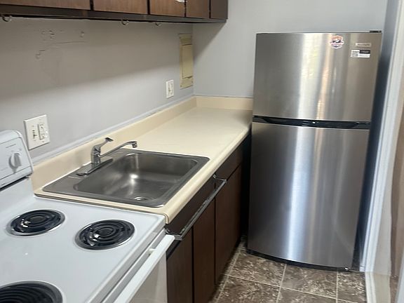4th image of 815 S State St #16