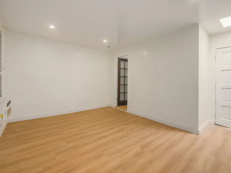 1325 N Orange Dr — Photo 5