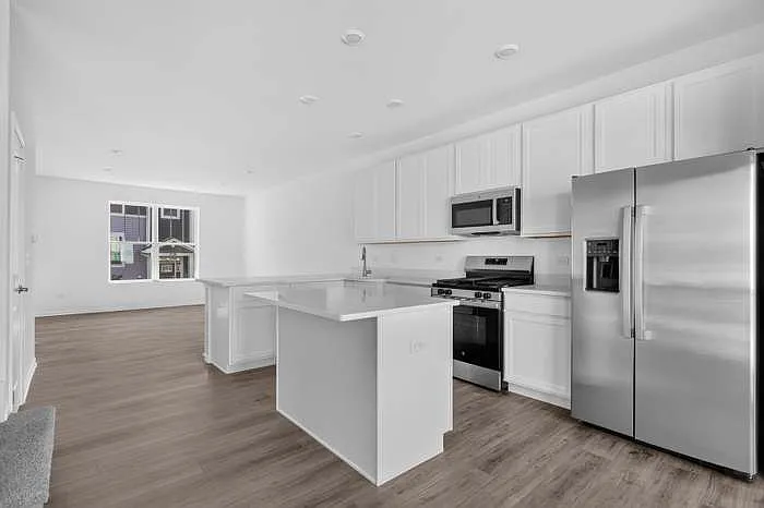 3 bed, 2.5 bath, 1764 sqft, $2,795 — Photo 3