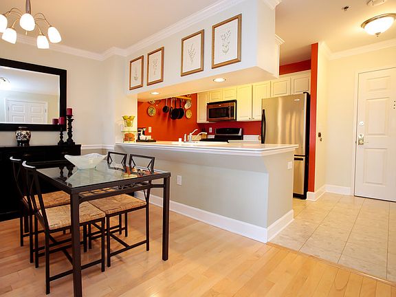 5th image of 1276 N Wayne St #Penthouse 18