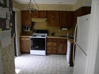 3rd image of 1004 Country Ct