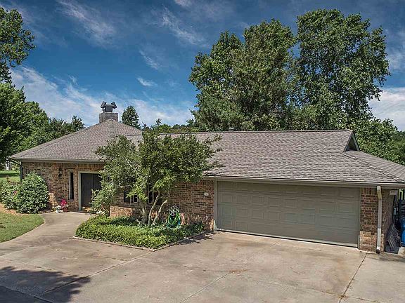 3rd image of 14 Yellow Brick Dr