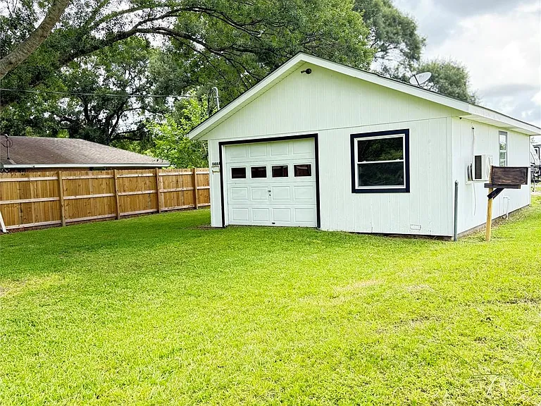 11414 Sralla Rd #A — Photo 2