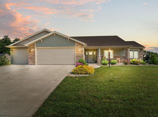 1458 W Glenwood Dr, Columbia City, IN 46725