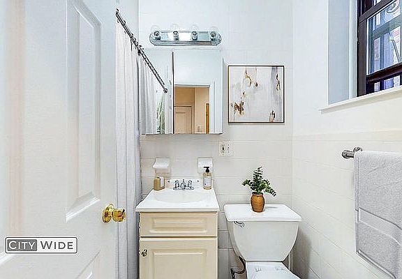 5th image of 172 E 82nd St APT 5B