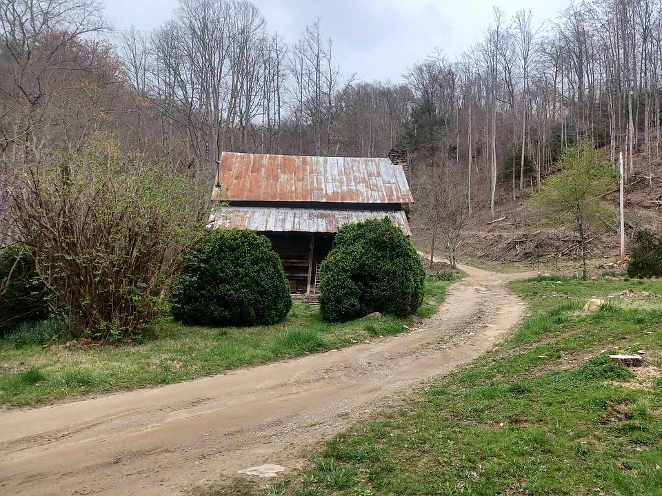 1st image of 121 Highsmith Ln