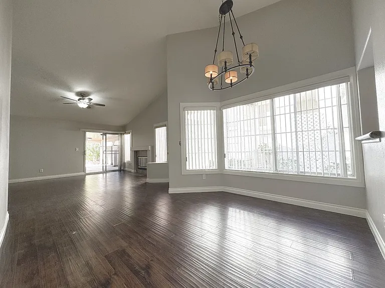 325 Cavalla St — Photo 4