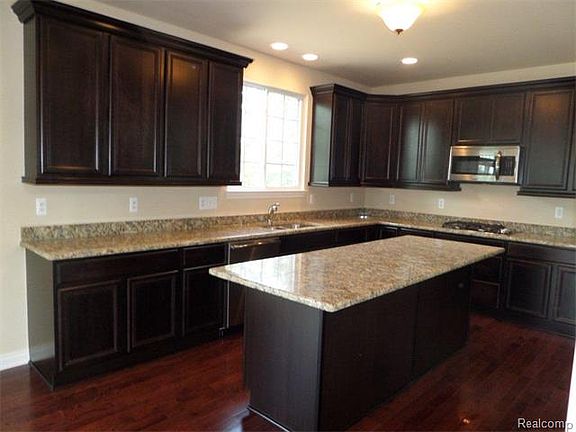 2nd image of 54707 Brentwood Dr