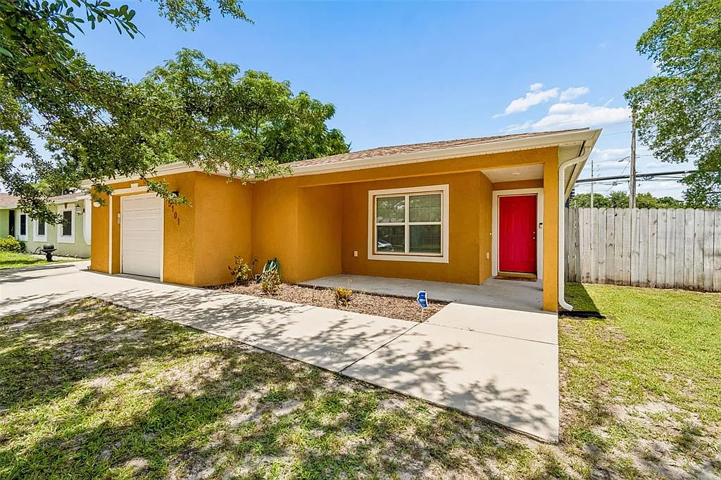 3 bed, 2.0 bath, 1395 sqft, $2,500 — Photo 2