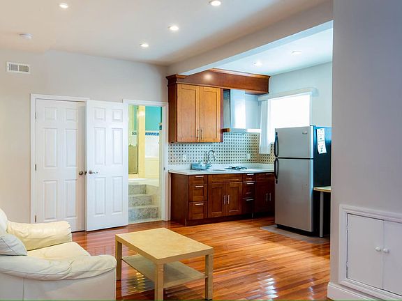 4th image of 467 Urbano Dr