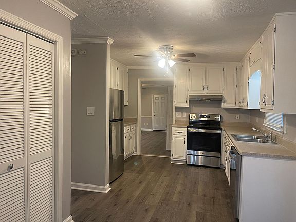 3rd image of 2423 Chauncey Ln SW