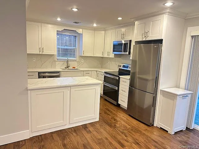 1 bed, 1.0 bath, 1300 sqft, $3,970 — Photo 4