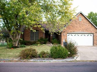 1004 Wilma St, Mountain Grove, MO 65711