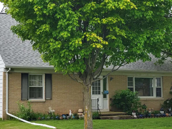 1392 Linda Ave, Menasha, WI 54952