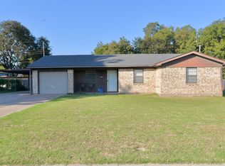 209 Dogwood Ln, Burkburnett, TX 76354