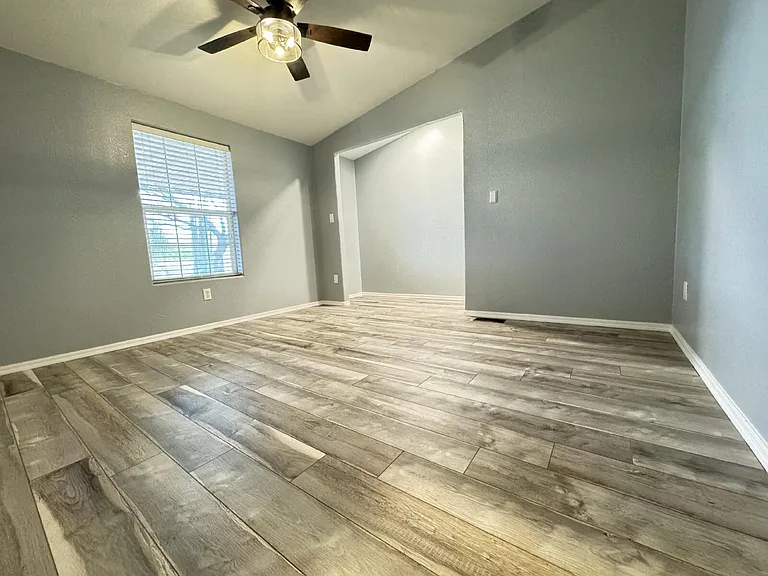 4879 N Monterey Dr — Photo 9