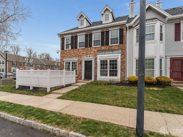 382 Hadleigh Ln, North Brunswick, NJ 08902