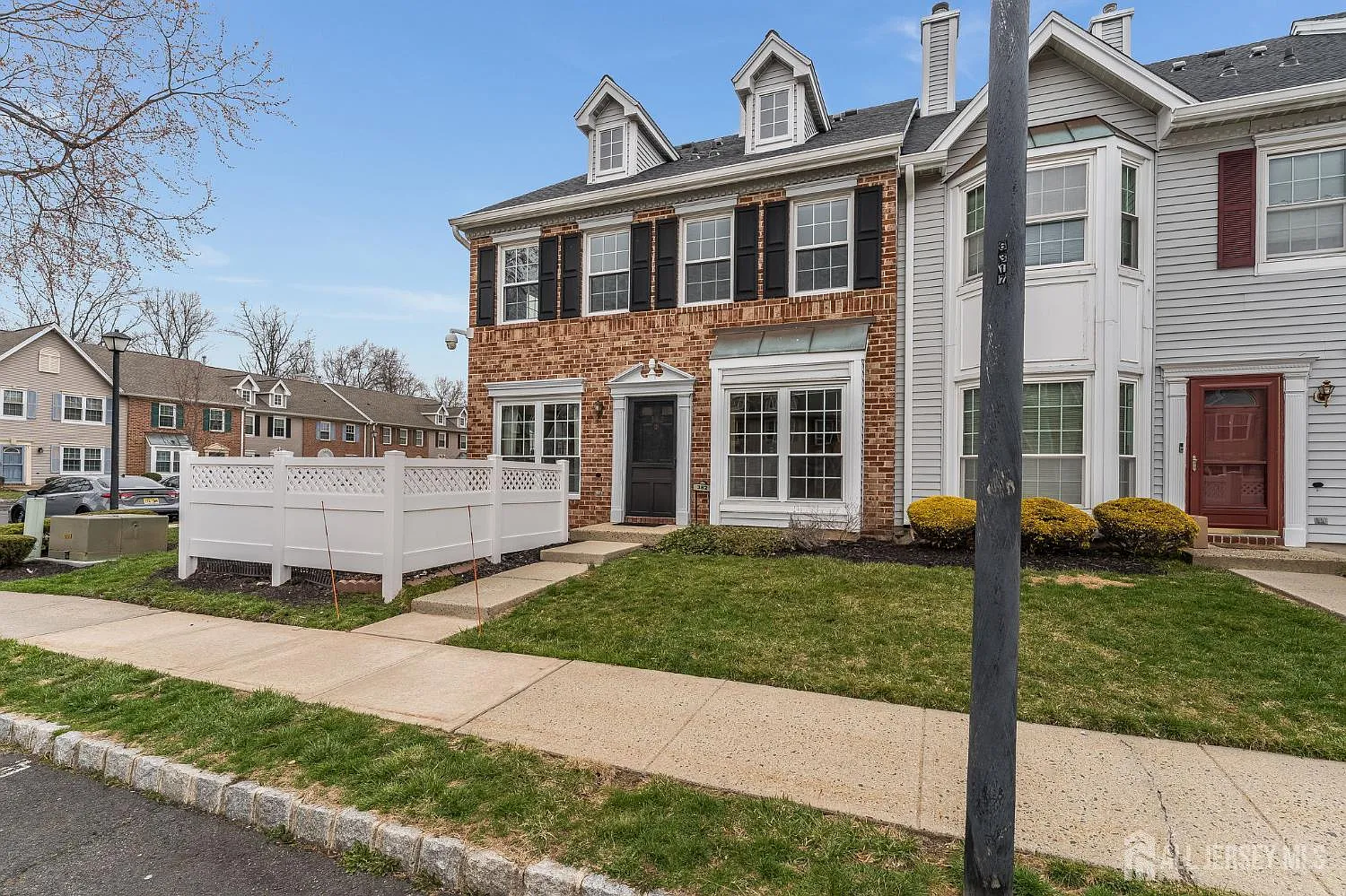 382 Hadleigh Ln photo 1