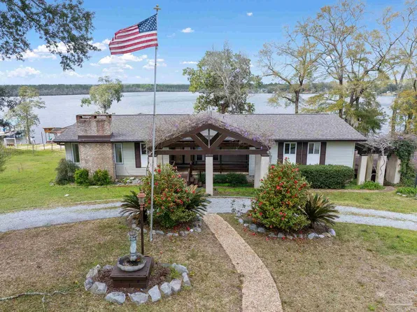 7578 Lakeside Dr, Milton, FL 32583