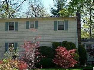 30 Rose Ave, Great Neck, NY 11021