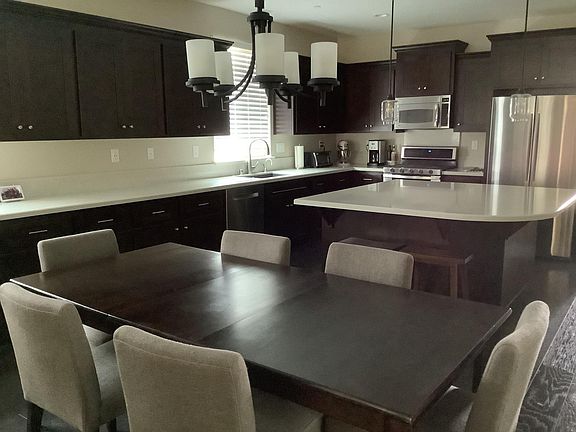 4th image of 814 Baronial Ln