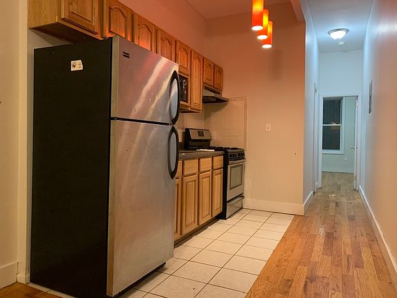 2nd image of 826 Halsey St #1R