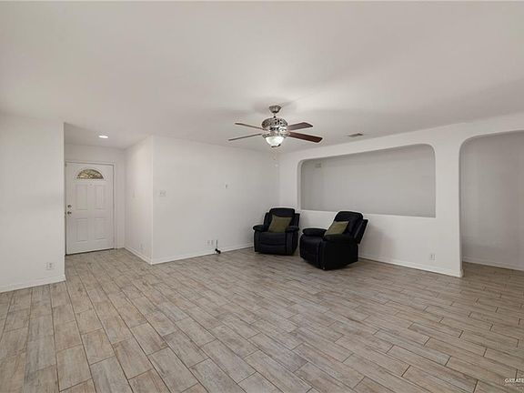 2nd image of 4705 Violet Ave