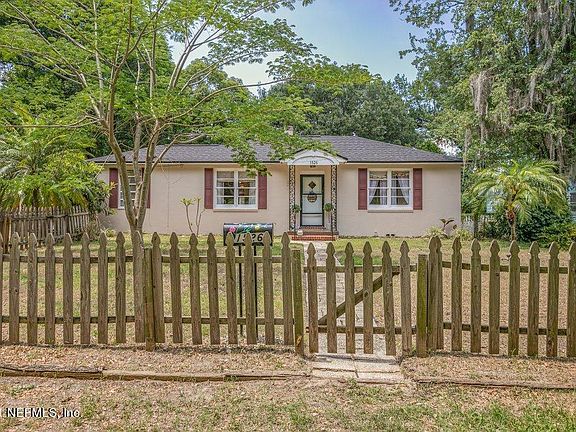 4th image of 1526 River Hills Cir W