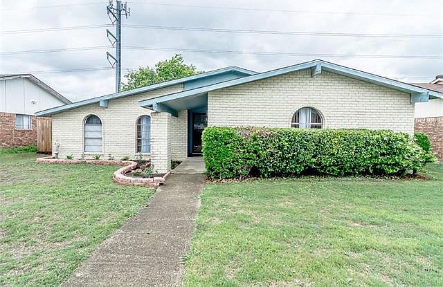 1st image of 10705 Black Walnut Dr
