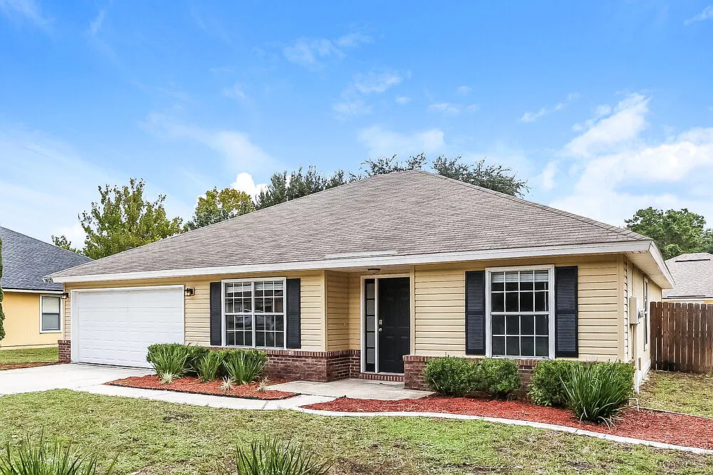 3 bed, 2.0 bath, 1833 sqft, $1,895 — Photo 3