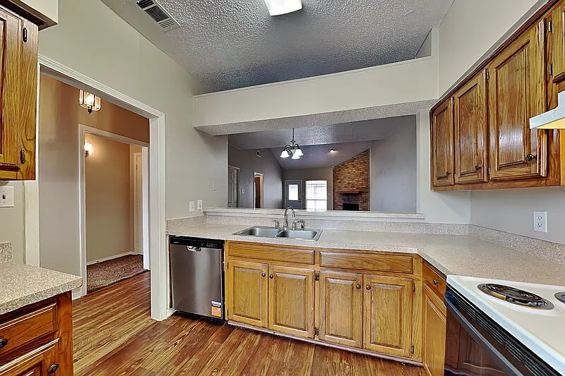 2 bed, 2.0 bath, 1521 sqft, $2,099 — Photo 4