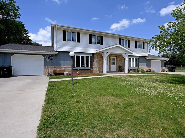 318 Frederick COURT #320, Oconomowoc, WI 53066
