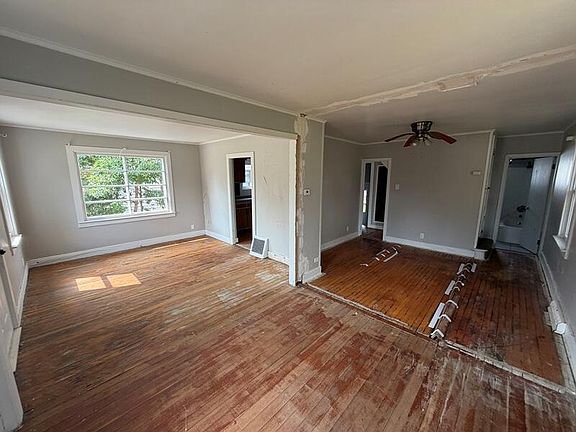 3rd image of 1926 S 16th STREET