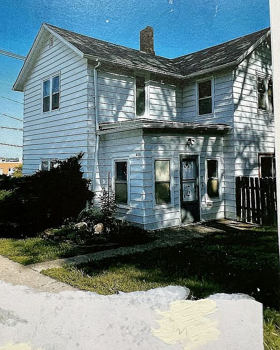 1st image of 613 10th St