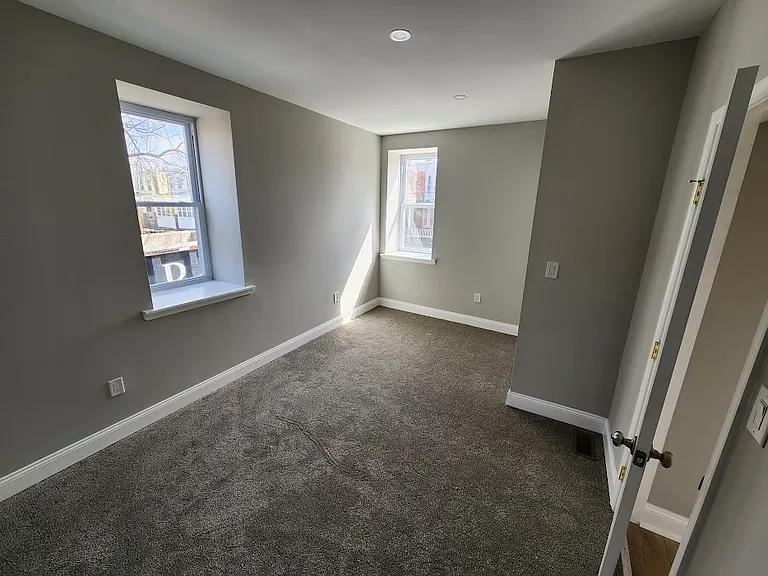 5535 Ridge Ave — Photo 8