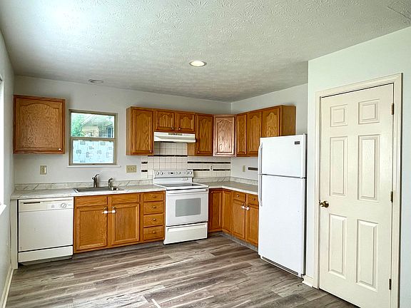 2nd image of 10443 Bellefontaine St #A