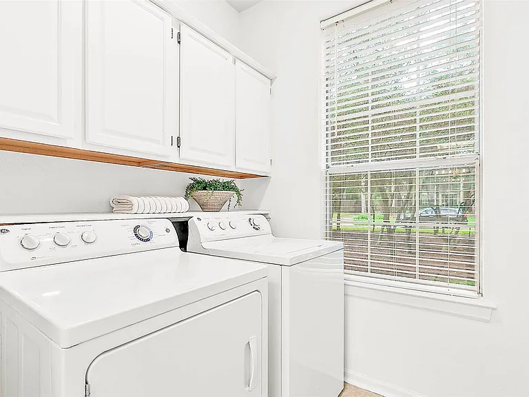 8 Greentwig Pl — Photo 29