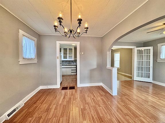 4th image of 5825 W Park Ave