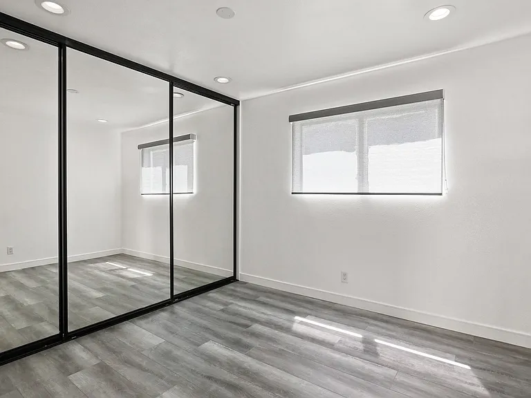 900 W College St #1A — Photo 10