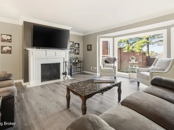 6718 Deep Creek Dr, Prospect, KY 40059