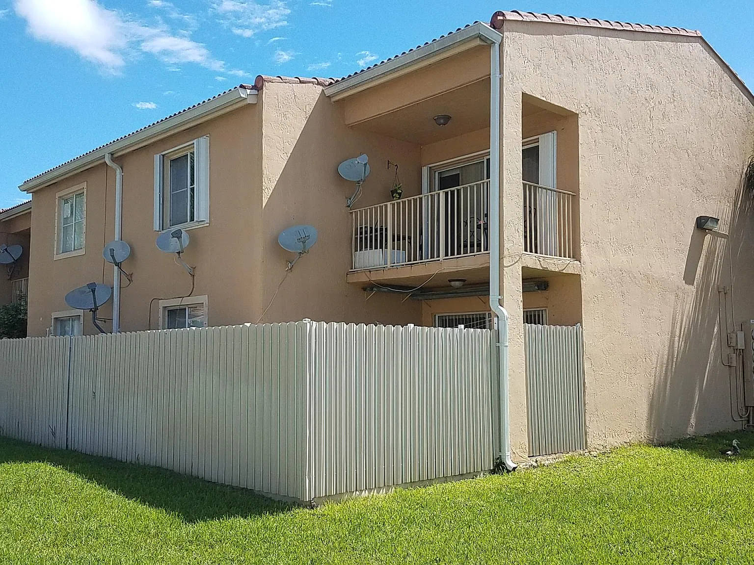 3 bed, 1090 sqft, $2,675 — Photo 4