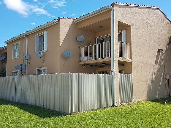 4th image of 1124 NW 124th Pl #201