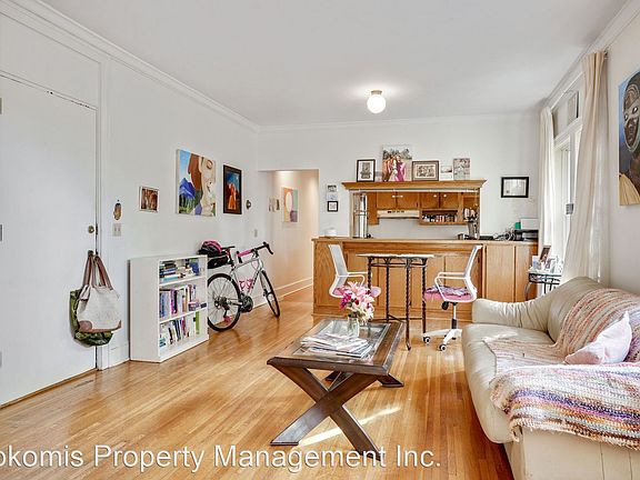 4th image of 2315 Irving Ave S #11546200