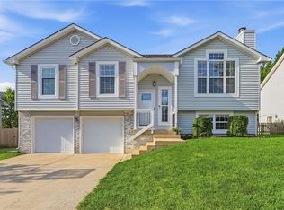 107 E Laredo Trl, Raymore, MO 64083