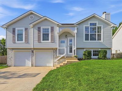 107 E Laredo Trl, Raymore, MO, 64083